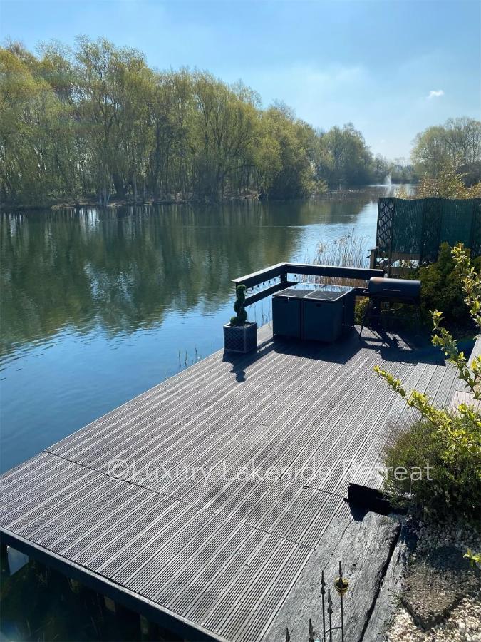 Lakeside Retreat With Hot Tub & Fishing Peg At Tattershall Lakes Country Park Hotel Exterior foto